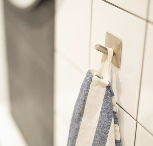 Selvklæbende krog i børstet stål