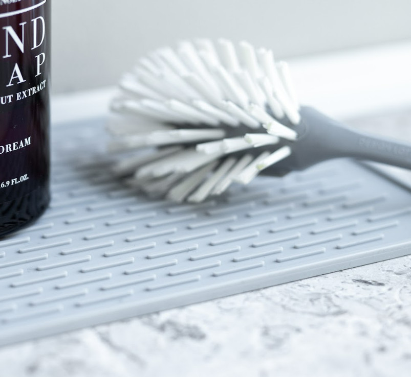 Gummimåtte til køkkenbordet