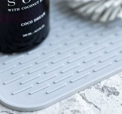 Gummimåtte til køkkenbordet