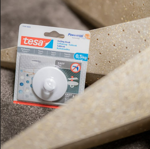 Selvklæbende loftskrog