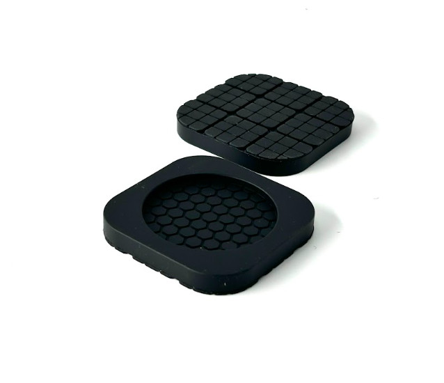 Møbelbægre i metal og møbelunderlag i metal